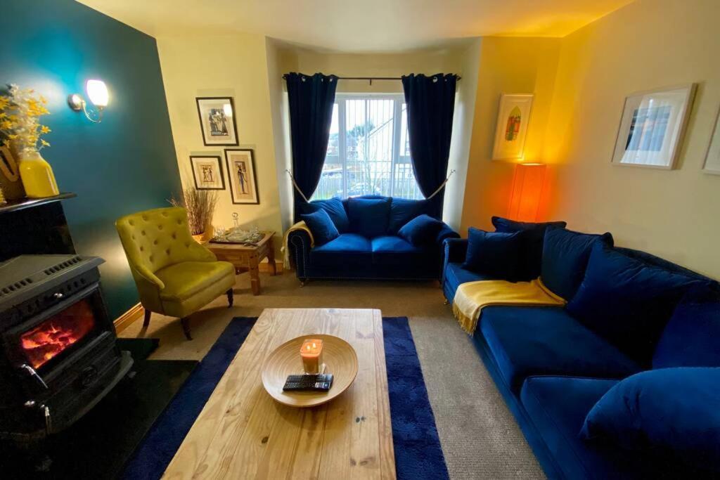 3 Bedroom House Located In Centre Of Carndonagh Bagian luar foto