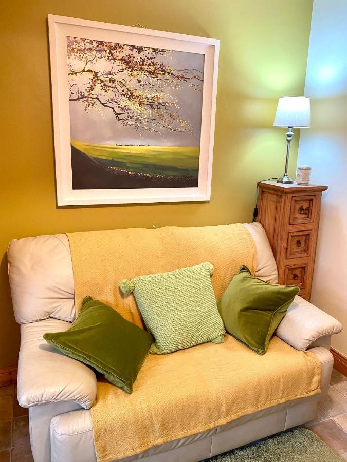 3 Bedroom House Located In Centre Of Carndonagh Bagian luar foto