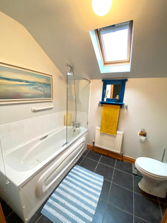 3 Bedroom House Located In Centre Of Carndonagh Bagian luar foto