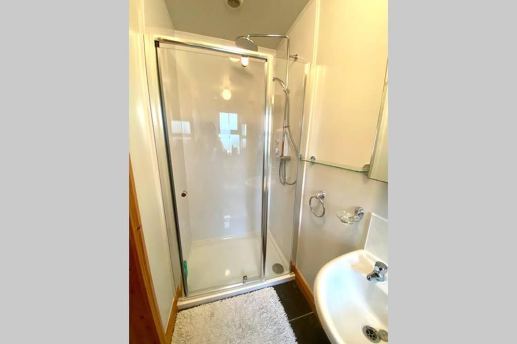3 Bedroom House Located In Centre Of Carndonagh Bagian luar foto