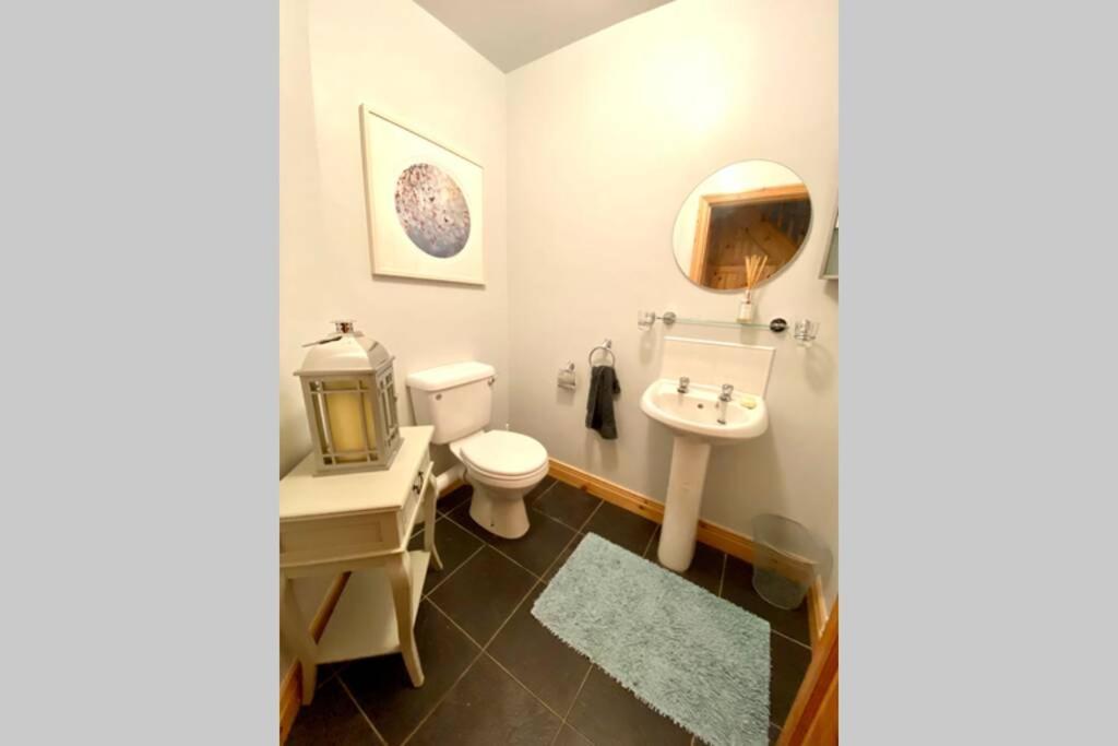 3 Bedroom House Located In Centre Of Carndonagh Bagian luar foto