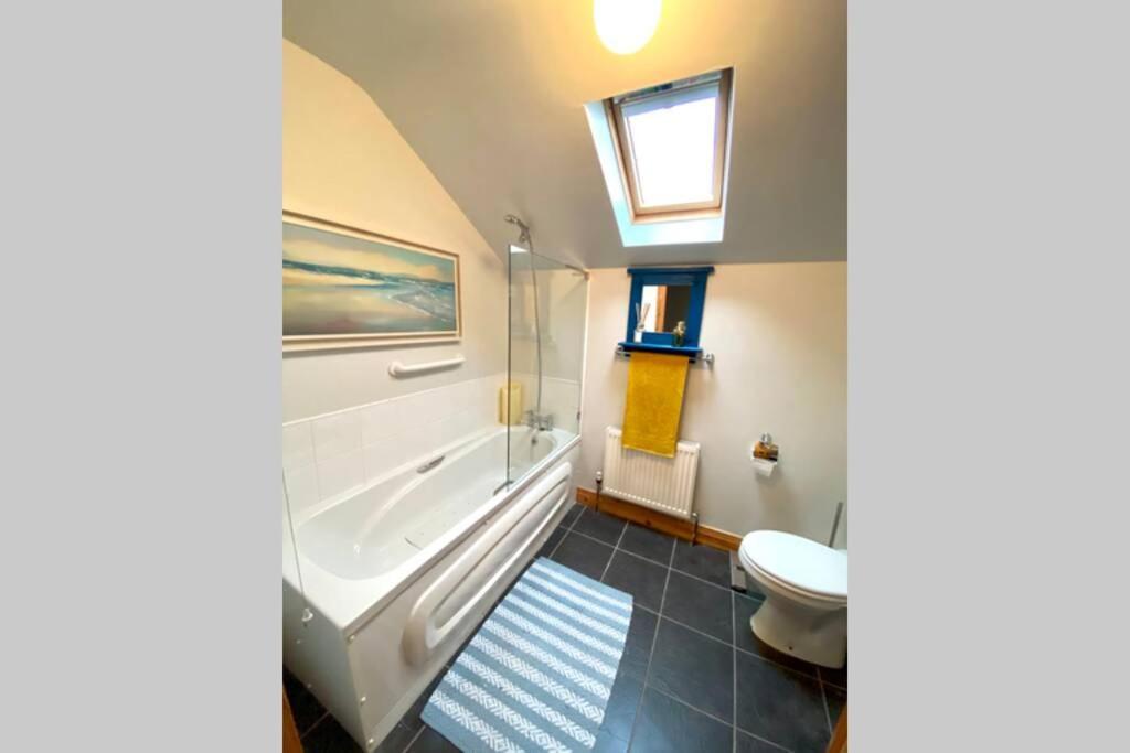 3 Bedroom House Located In Centre Of Carndonagh Bagian luar foto