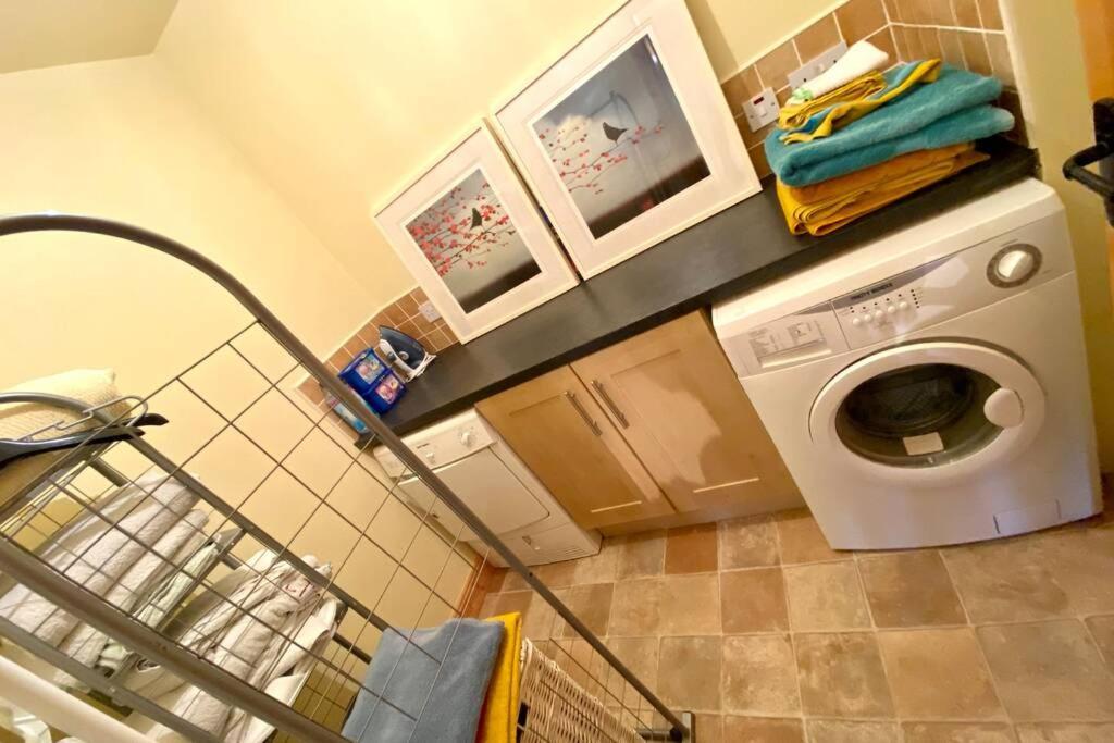 3 Bedroom House Located In Centre Of Carndonagh Bagian luar foto